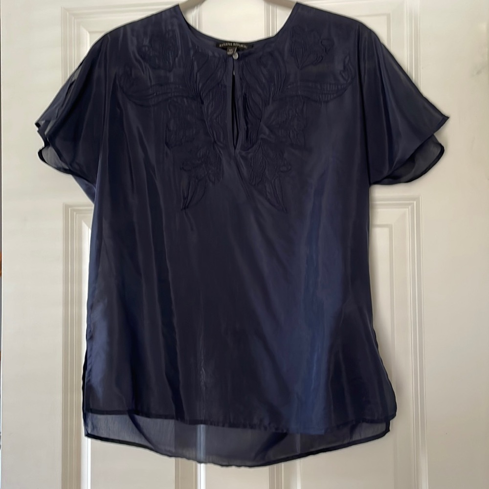 Banana Republic Embroidered Flutter Sleeve Blouse, size XS. Never worn!